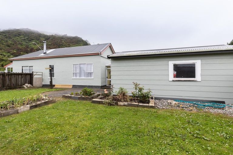Photo of property in 166 Bright Street, Cobden, Greymouth, 7802
