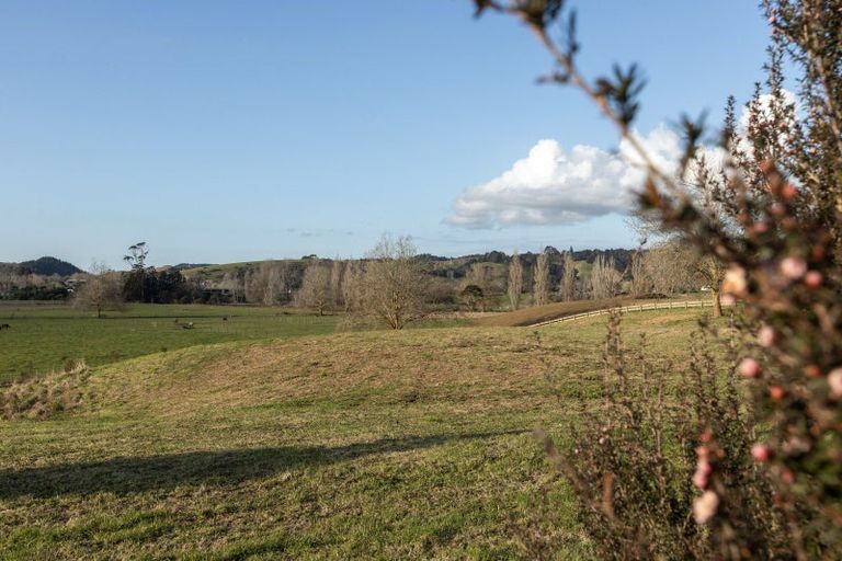 Photo of property in 150 Monument Road, Clevedon, 2582