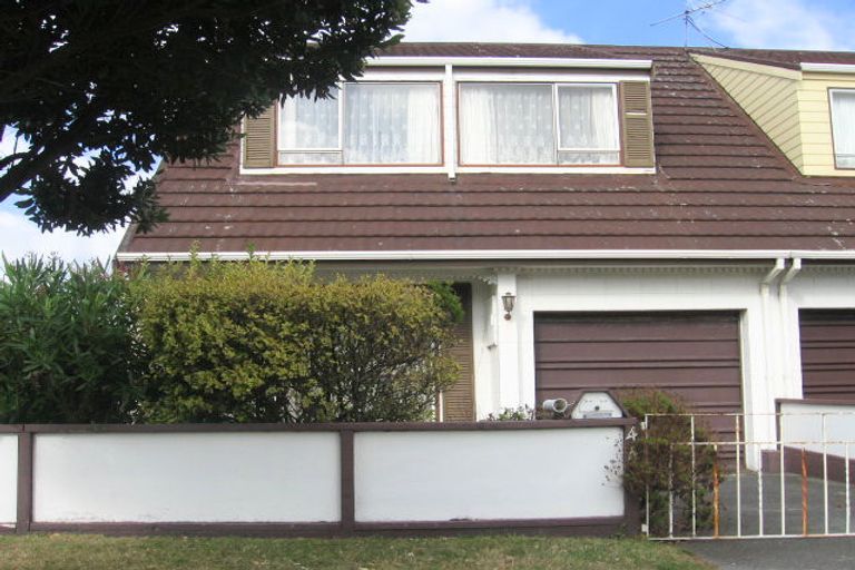 Photo of property in 44 Akaroa Drive, Maupuia, Wellington, 6022