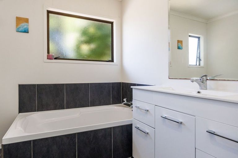 Photo of property in 19 Amberley Avenue, Westbrook, Palmerston North, 4412