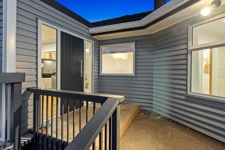 Photo of property in 27 Kotare Street, Waikanae, 5036