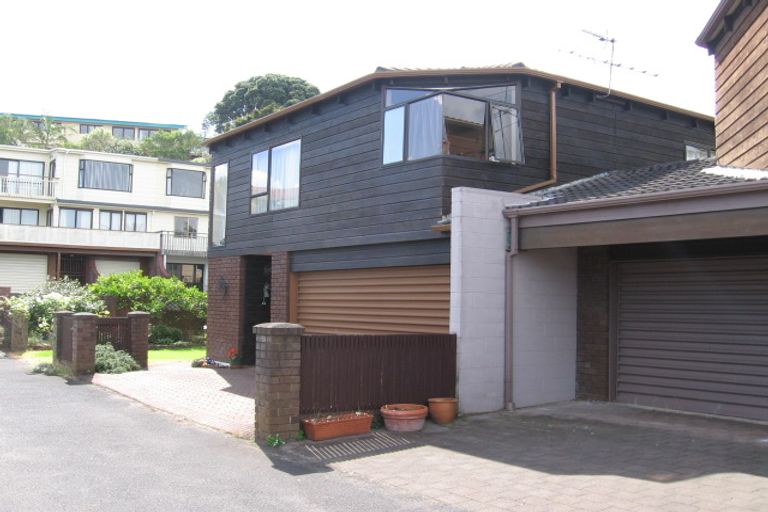 Photo of property in 2/28 Manly Esplanade, Browns Bay, Auckland, 0630