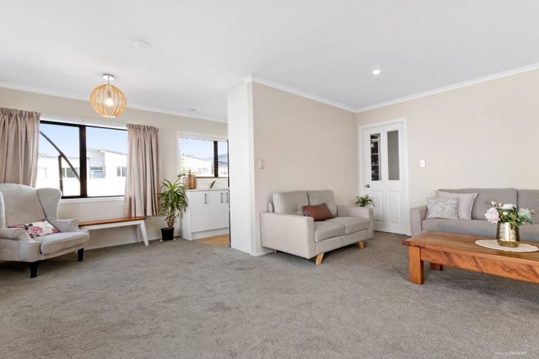 Photo of property in 35a Awaroa Road, Sunnyvale, Auckland, 0612