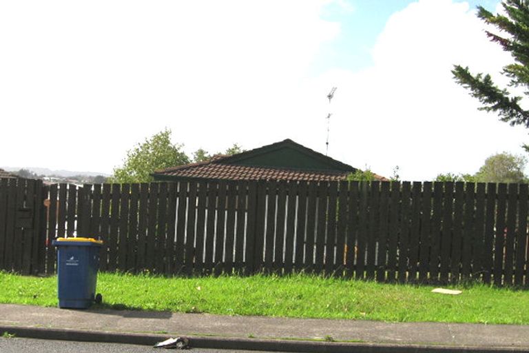 Photo of property in 13 Beauchamp Drive, Massey, Auckland, 0614