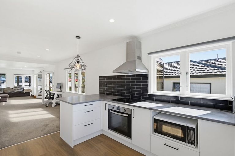 Photo of property in 21 Brixton Road, Manly, Whangaparaoa, 0930