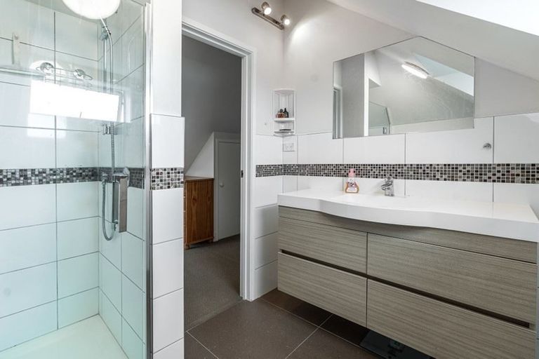 Photo of property in 23 Hanlon Crescent, Narrow Neck, Auckland, 0624