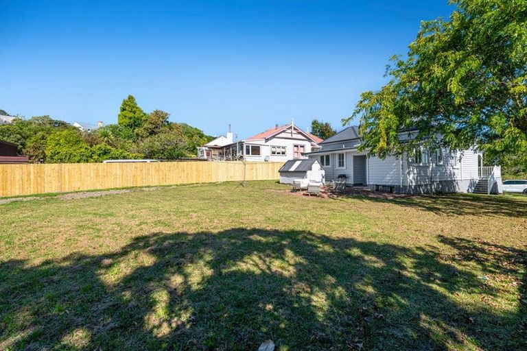 Photo of property in 5 Porter Crescent, Helensville, 0800