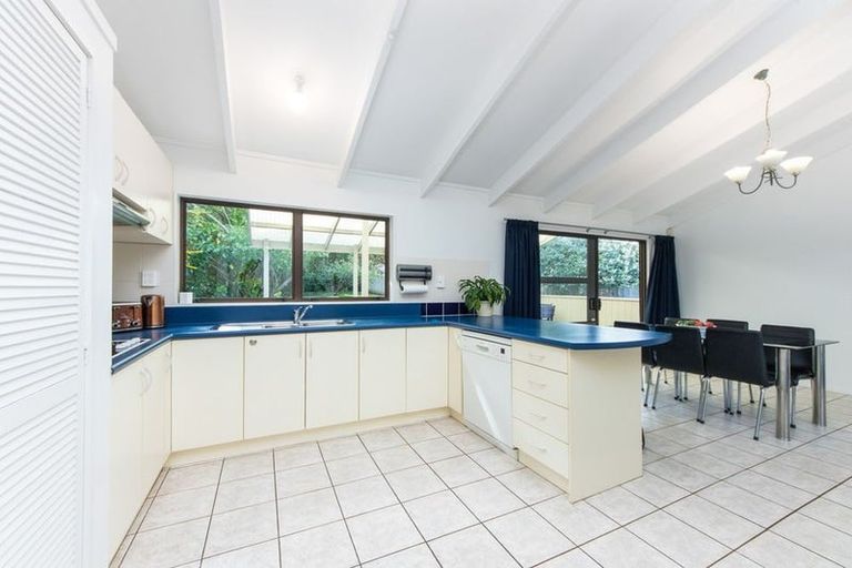 Photo of property in 14 Woodhouse Place, West Harbour, Auckland, 0618