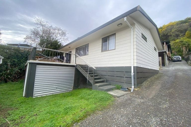 Photo of property in 57 Milton Terrace, Picton, 7220