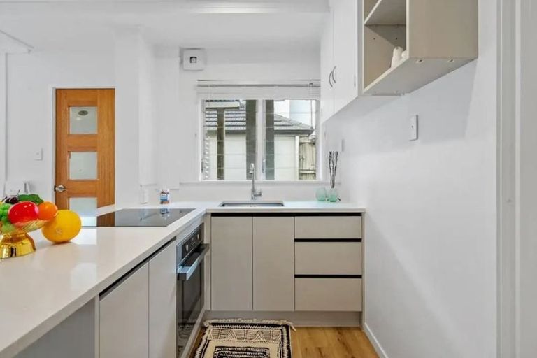 Photo of property in 2/17 Sartors Avenue, Northcross, Auckland, 0630