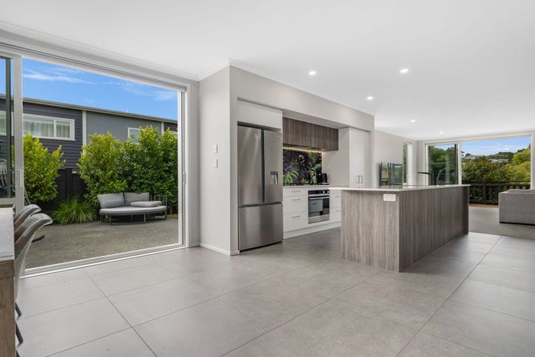 Photo of property in 14 Taitonga Lane, Stanmore Bay, Whangaparaoa, 0932