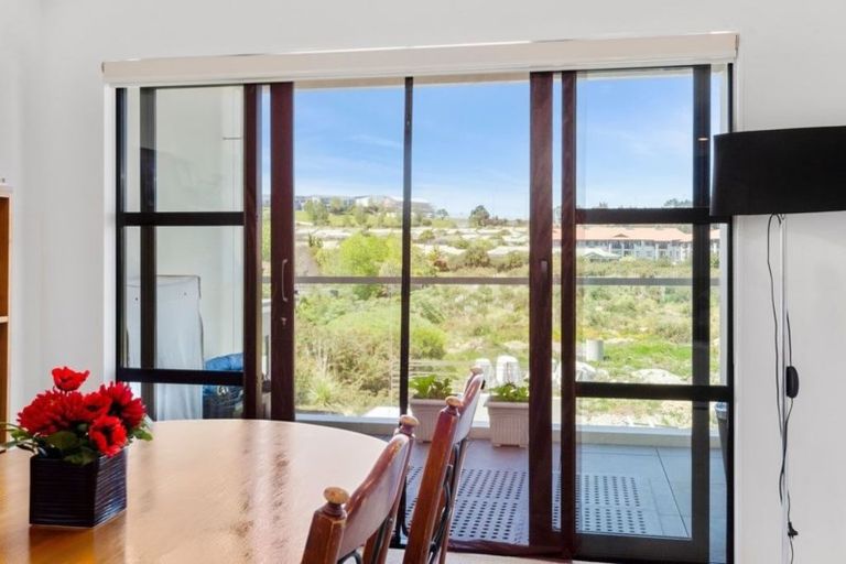 Photo of property in Apollo Apartments, 201/46 Rosedale Road, Rosedale, Auckland, 0632