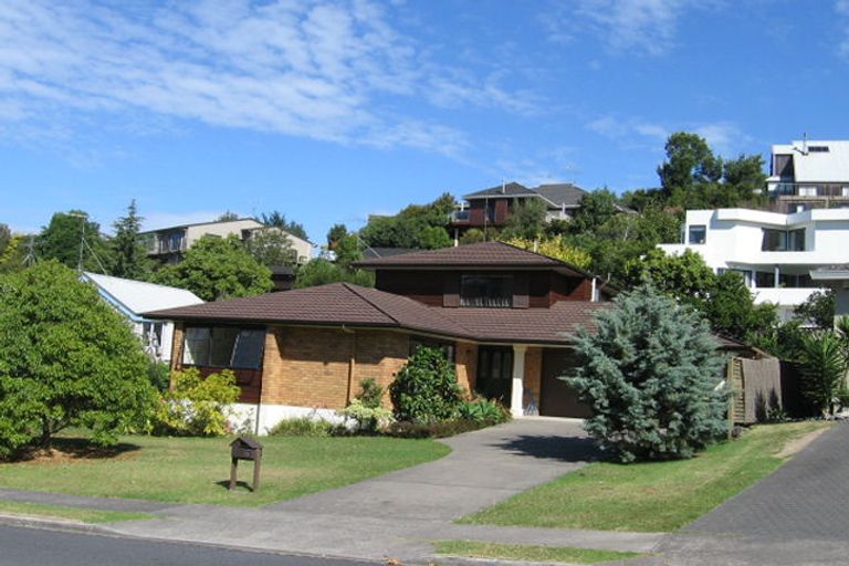 Photo of property in 18 Penguin Drive, Murrays Bay, Auckland, 0630