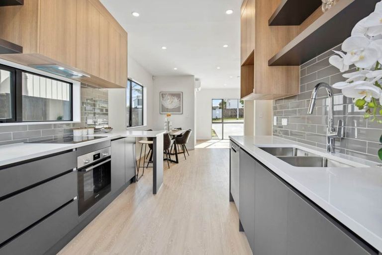 Photo of property in 67 Highland Park Drive, Botany Downs, Auckland, 2010