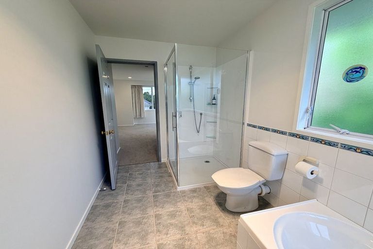 Photo of property in 2/30 Princes Street, Northcote Point, Auckland, 0627
