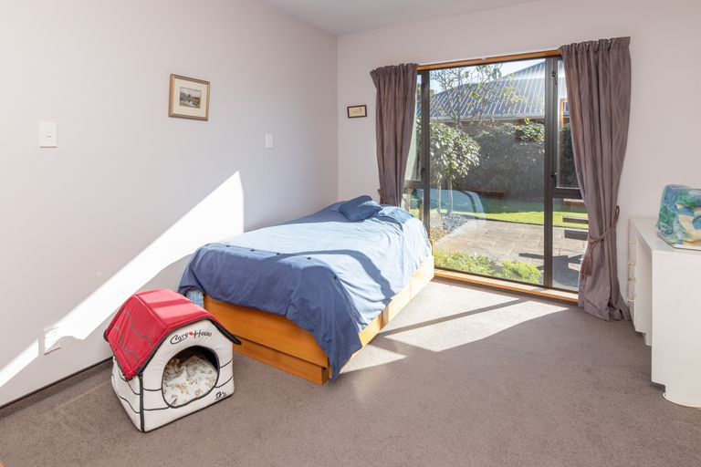 Photo of property in 22 Berkshire Drive, Avonhead, Christchurch, 8042