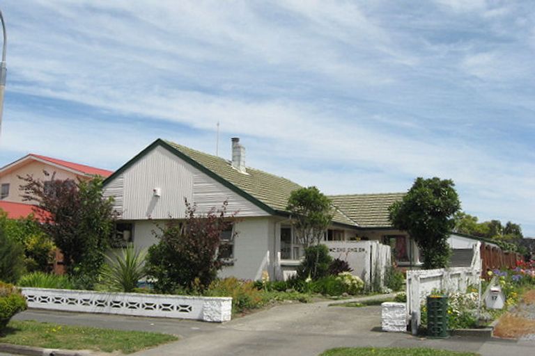 Photo of property in 15 Glenrowan Avenue, Avondale, Christchurch, 8061