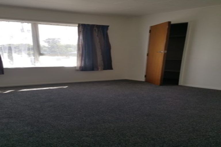 Photo of property in 10 St Margaret Place, West Harbour, Auckland, 0618