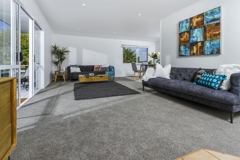 Photo of property in 2/266 Forrest Hill Road, Forrest Hill, Auckland, 0620