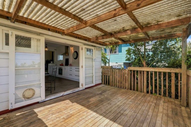 Photo of property in 25 Puriri Street, Helensville, 0800