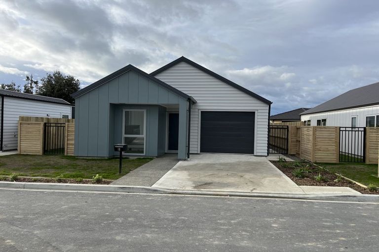 Photo of property in 18 Koru Loop, Paraparaumu, 5032