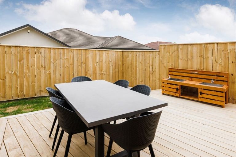 Photo of property in 18 Silkwood Place, Fitzherbert, Palmerston North, 4410