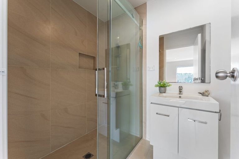 Photo of property in 23 Ravenwood Drive, Forrest Hill, Auckland, 0620