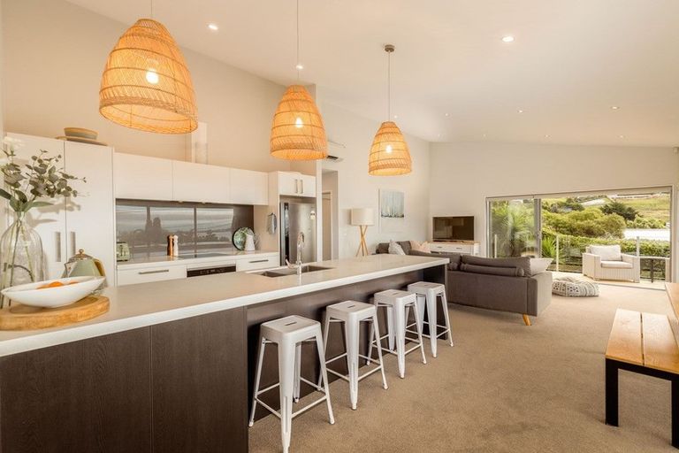 Photo of property in 74a Moncks Spur Road, Redcliffs, Christchurch, 8081