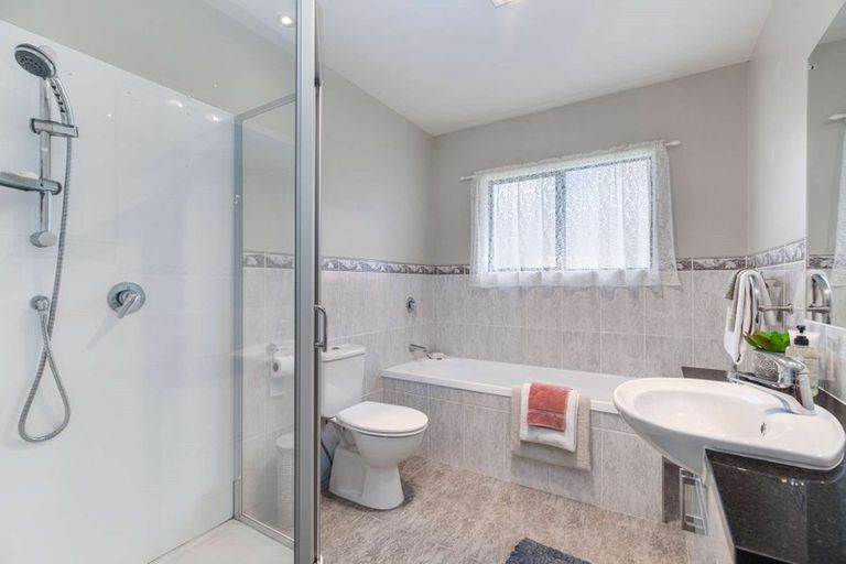 Photo of property in 39 South Kensington Way, Henderson, Auckland, 0612