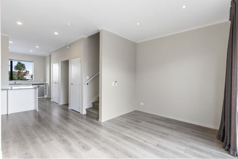 Photo of property in 3/4 Onekiritea Road, Hobsonville, Auckland, 0616