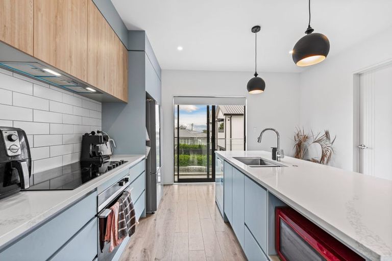 Photo of property in 6/107 Hobsonville Road, West Harbour, Auckland, 0618