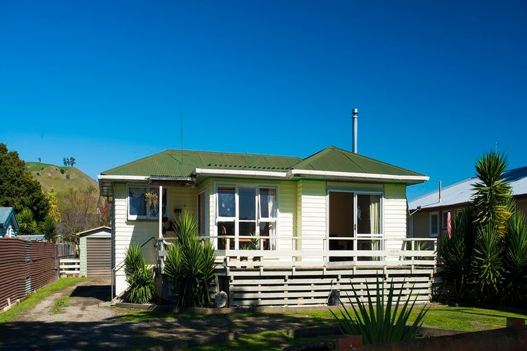 Photo of property in 29 Ioapa Road, Te Karaka, 4022