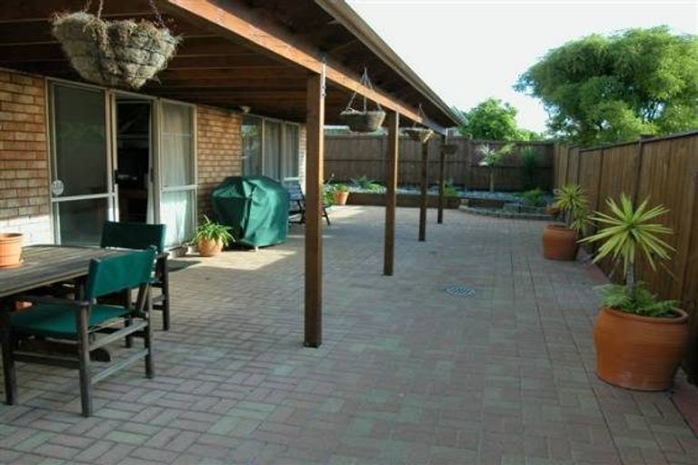 Photo of property in 14 Corta Bella Place, Golflands, Auckland, 2013