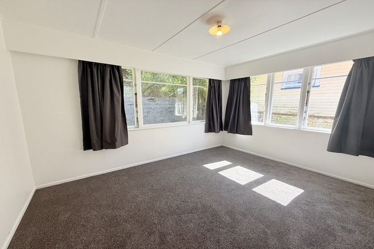 Photo of property in 16 Sunny Grove, Wainuiomata, Lower Hutt, 5014