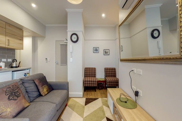 Photo of property in Fountain Court, 2/48 Oriental Parade, Oriental Bay, Wellington, 6011