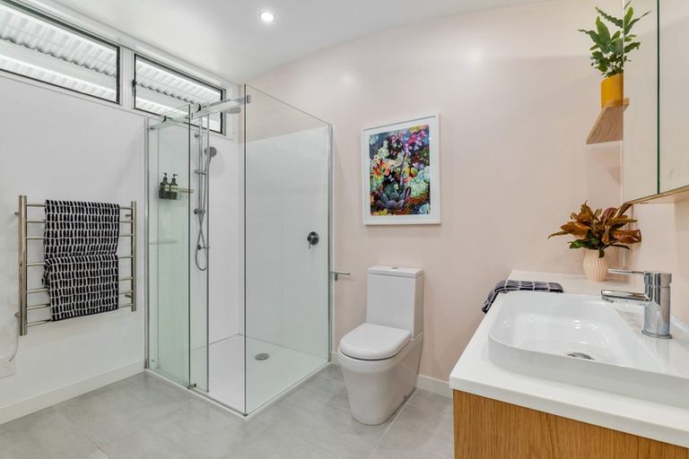 Photo of property in 50a Colonial Road, Birkenhead, Auckland, 0626