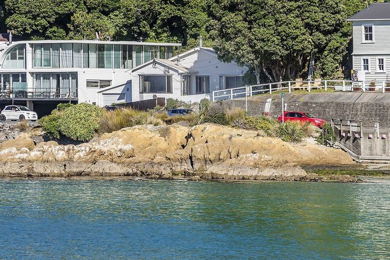 Photo of property in 493 Karaka Bay Road, Karaka Bays, Wellington, 6022
