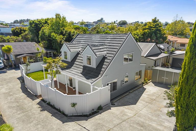 Photo of property in 1/31 Oteha Valley Road, Northcross, Auckland, 0632