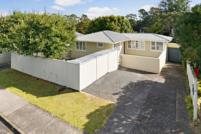 Photo of property in 40 Paragon Avenue, Beach Haven, Auckland, 0626