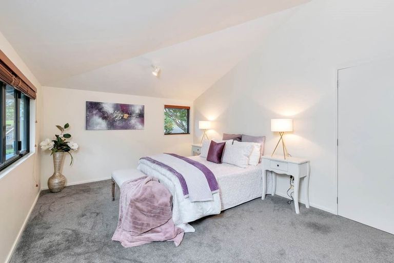 Photo of property in 2/12 Philip Place, Hillcrest, Auckland, 0627