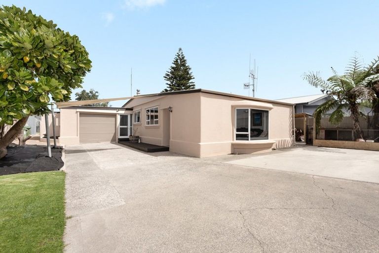 Photo of property in 2/15 Greerton Road, Gate Pa, Tauranga, 3112