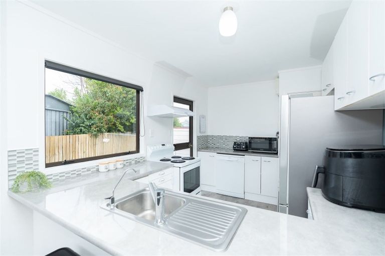 Photo of property in 15 Caulfield Place, Nawton, Hamilton, 3200