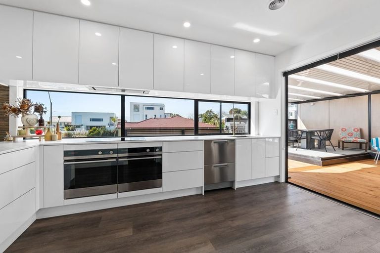 Photo of property in 482 Devon Street East, Strandon, New Plymouth, 4312