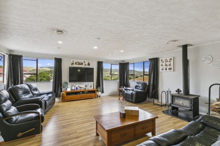 Photo of property in 12 Cullen Place, Tawa, Wellington, 5028