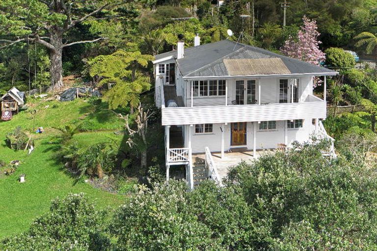 Photo of property in 218 Shaw Road, Oratia, Auckland, 0604