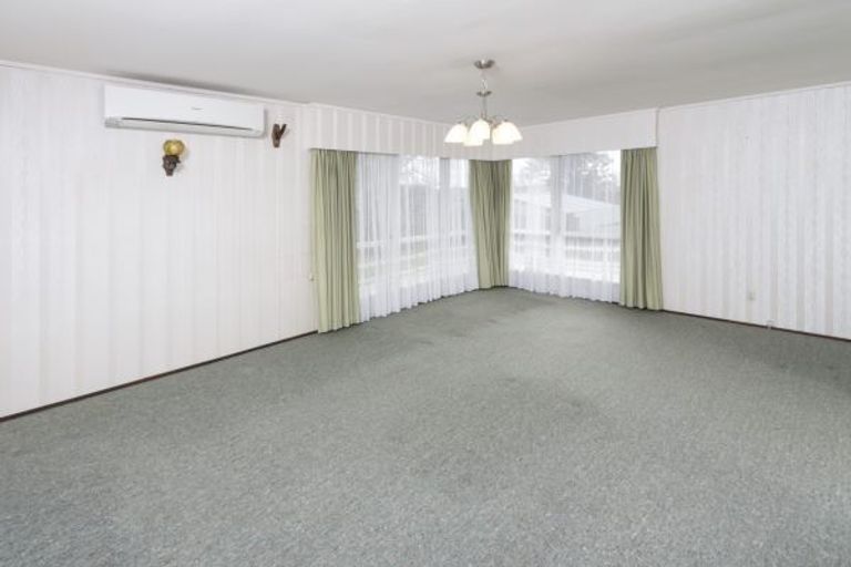 Photo of property in 13 Paulange Place, Pakuranga Heights, Auckland, 2010