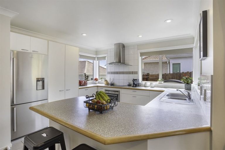 Photo of property in 81d Mirrabooka Avenue, Botany Downs, Auckland, 2010