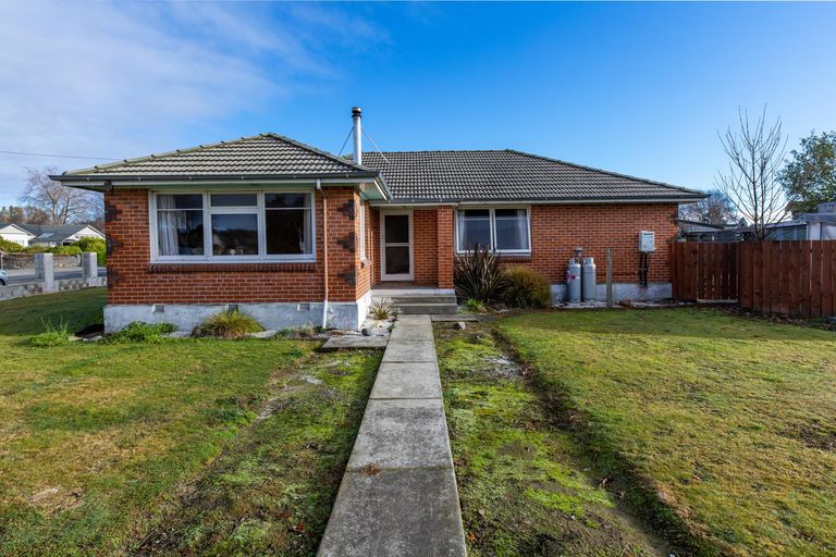 Photo of property in 1 Campbell Street, Geraldine, 7930