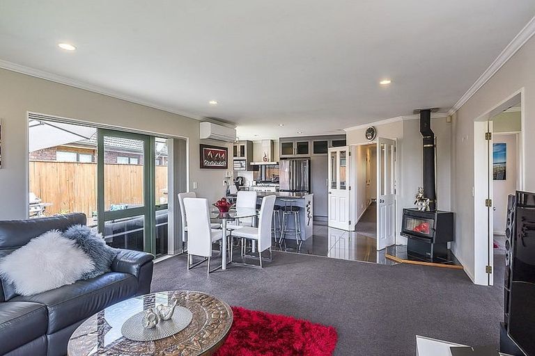 Photo of property in 127 Realm Drive, Paraparaumu, 5032