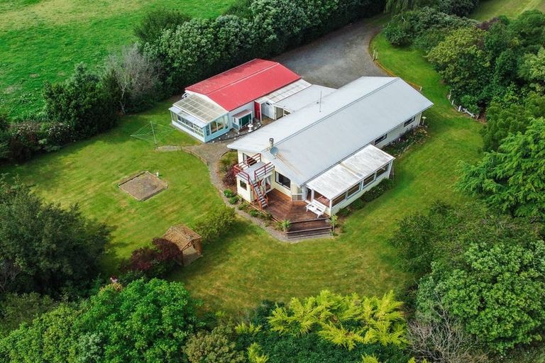 Photo of property in 218 Hokio Beach Road, Levin, 5571